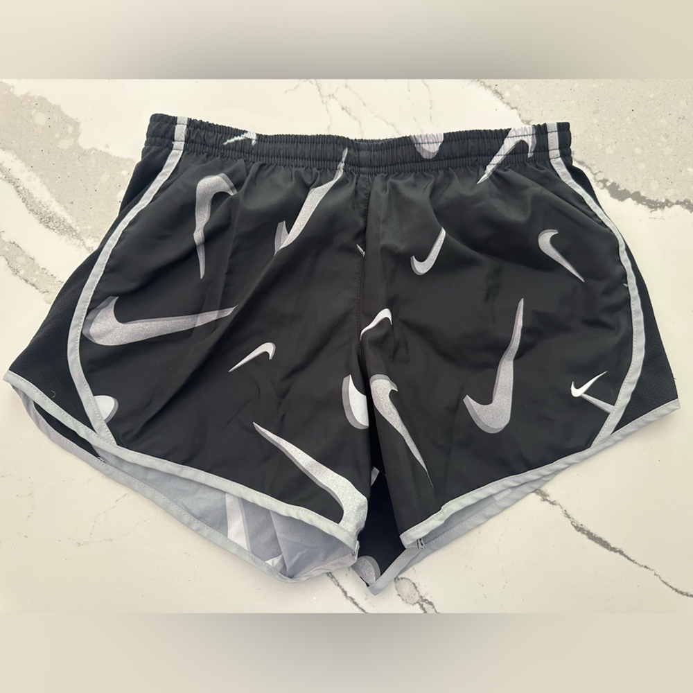 EUC Nike girls standard fit dri-fit Athletic Shorts (Size youth large)